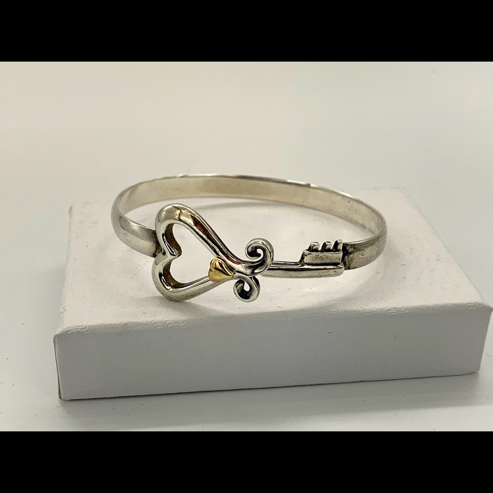 Heart bangle bracelet